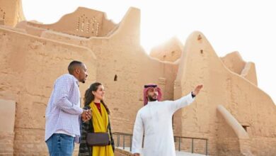 الإرشاد السياحي.. حظر طلب العمولات والهدايا وضوابط للاسترداد