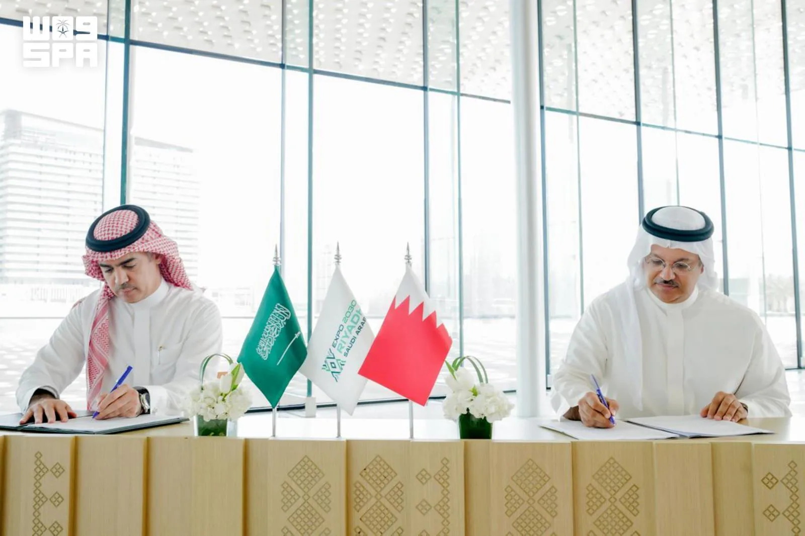 البحرين توقّع عقد مشاركتها في إكسبو 2030 الرياض وتنطلق نحو التنفيذ