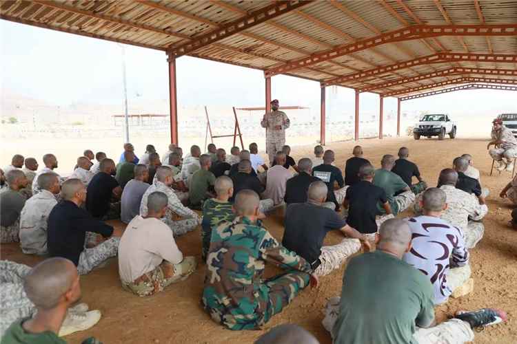 التوجيه المعنوي بلواء النخبة الحضرمي ينفذ محاضرة توعوية حول الضبط والربط وأهمية الانضباط العسكري لمنتسبي اللواء