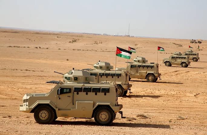 الجيش الأردني يعلن اعتراض وتدمير 18 صاروخًا قادمًا من إيران