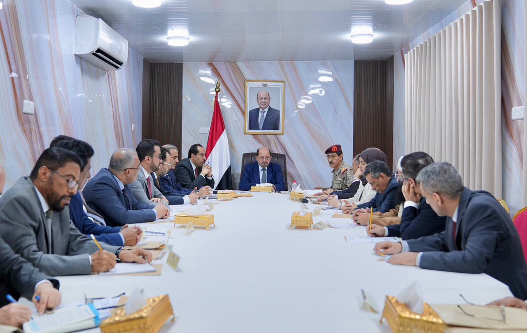 الحكومة اليمنية تعلن رفع الجاهزية لمواجهة التصعيد الحوثي وتؤكد إدارة المرحلة من عدن