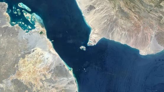 الحوثيون يفخخون باب المندب ويحفرون الخنادق في الجبال المطلة عليه
