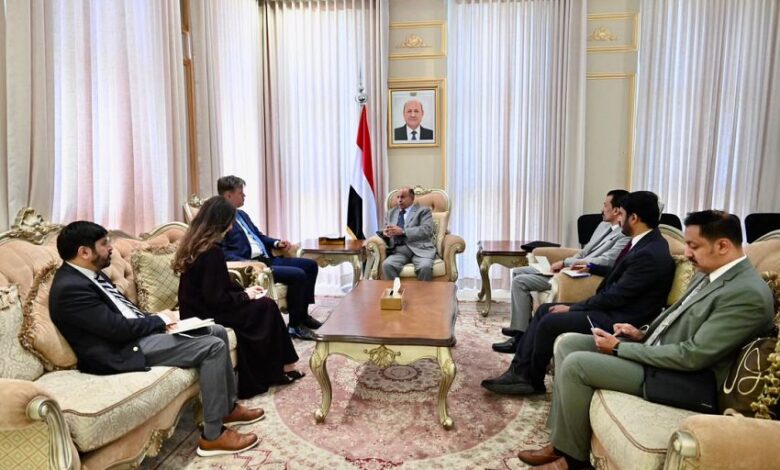 الخنبشي يبحث مع القائم بأعمال السفارة الأمريكية مستجدات الأوضاع وتعزيز التعاون المشترك