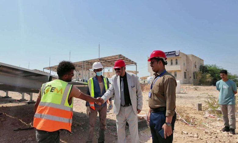 الدغاري يتفقد مستوى الإنجاز في مشروع منظومة الطاقة الشمسية بالمركز الوطني للمختبرات شبوة