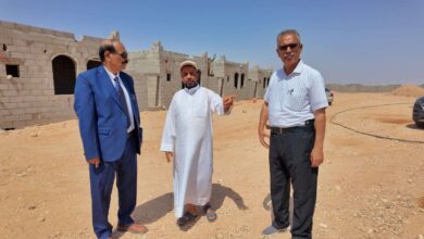 الدغاري يتفقد مشروع إنشاء قرية سكنية متكاملة للأيتام بعتق بتمويل كويتي