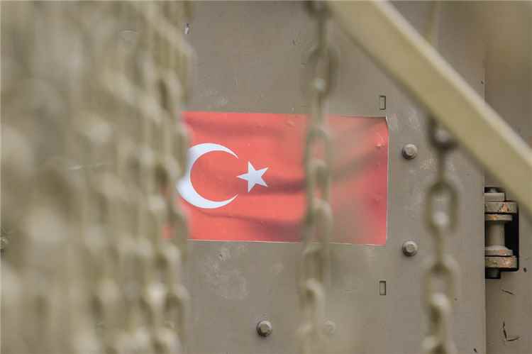 الدفاع التركية: التهديد الحوثي في البحر الأحمر وباب المندب يؤثر على الأمن الإقليمي والتجارة البحرية