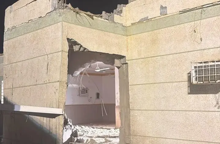 الدفاع المدني: سقوط مقذوف في محافظة الطوال بمنطقة جازان نتج عنه إصابتان وأضرار مادية في مسجد وعدد من المباني والمركبات