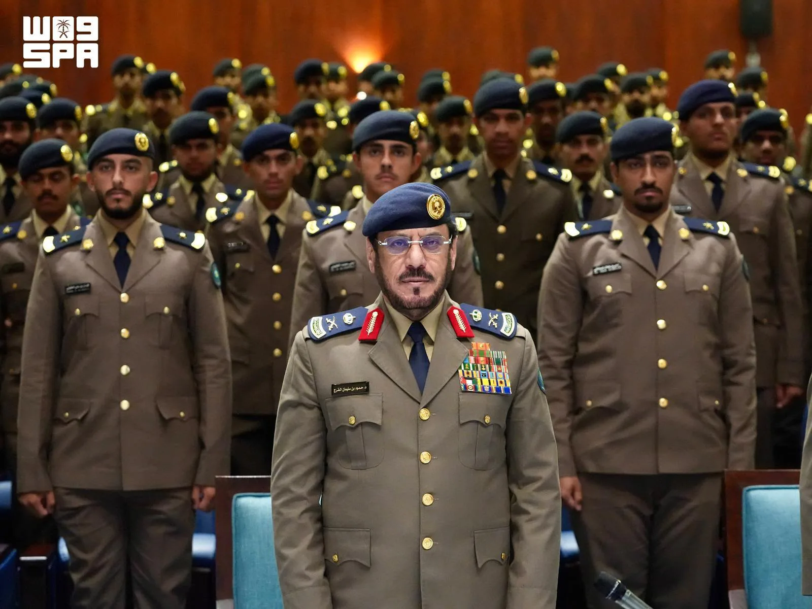 الدفاع المدني يُخرّج 155 ضابطاً من الدورة التأهيلية للضباط الـ55