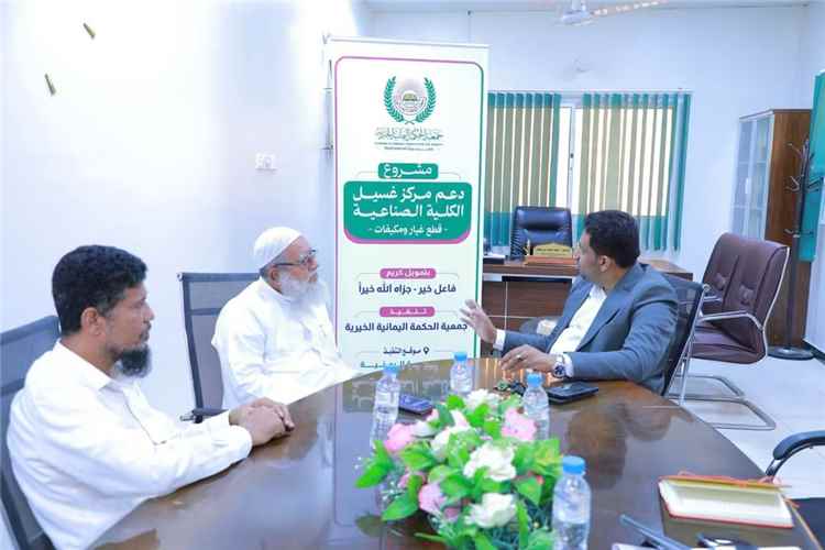 الدكتور بن نويصر يلتقي جمعية الحكمة ويبحثان دعم مركز الكلية الصناعية بالشحر