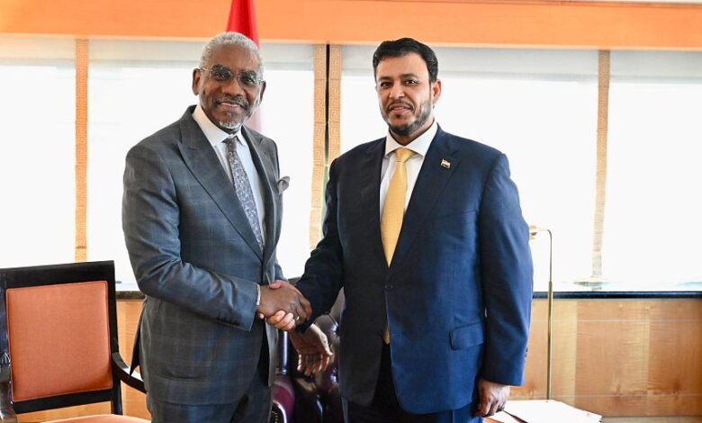 الدكتور عبدالله العليمي يبحث مع كبير الديمقراطيين في لجنة الشؤون الخارجية بمجلس النواب الأمريكي تطورات اليمن والتهديدات الحوثية