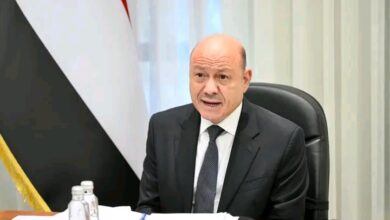 الرئيس اليمني يخاطب إيران: ''لن نسمح بالسيطرة على باب المندب وهذا ما سيحدث لمليشيات الحوثي في جبهات الساحل''