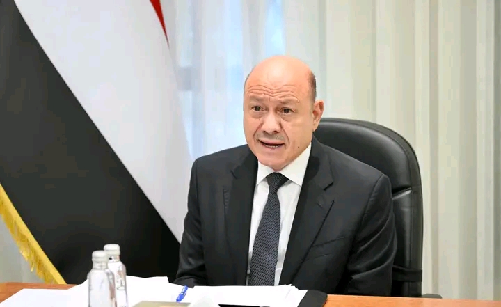 الرئيس اليمني يخاطب إيران: ''لن نسمح بالسيطرة على باب المندب وهذا ما سيحدث لمليشيات الحوثي في جبهات الساحل''