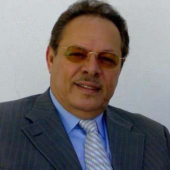 الرئيس علي ناصر محمد يعزّي الشيخ أحمد صالح العيسي في وفاة شقيقه أجرى الرئي