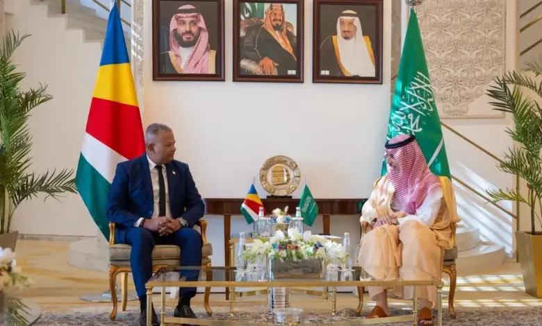 السعودية وسيشل تبحثان العلاقات الثنائية وفرص تعزيزها وتطويرها