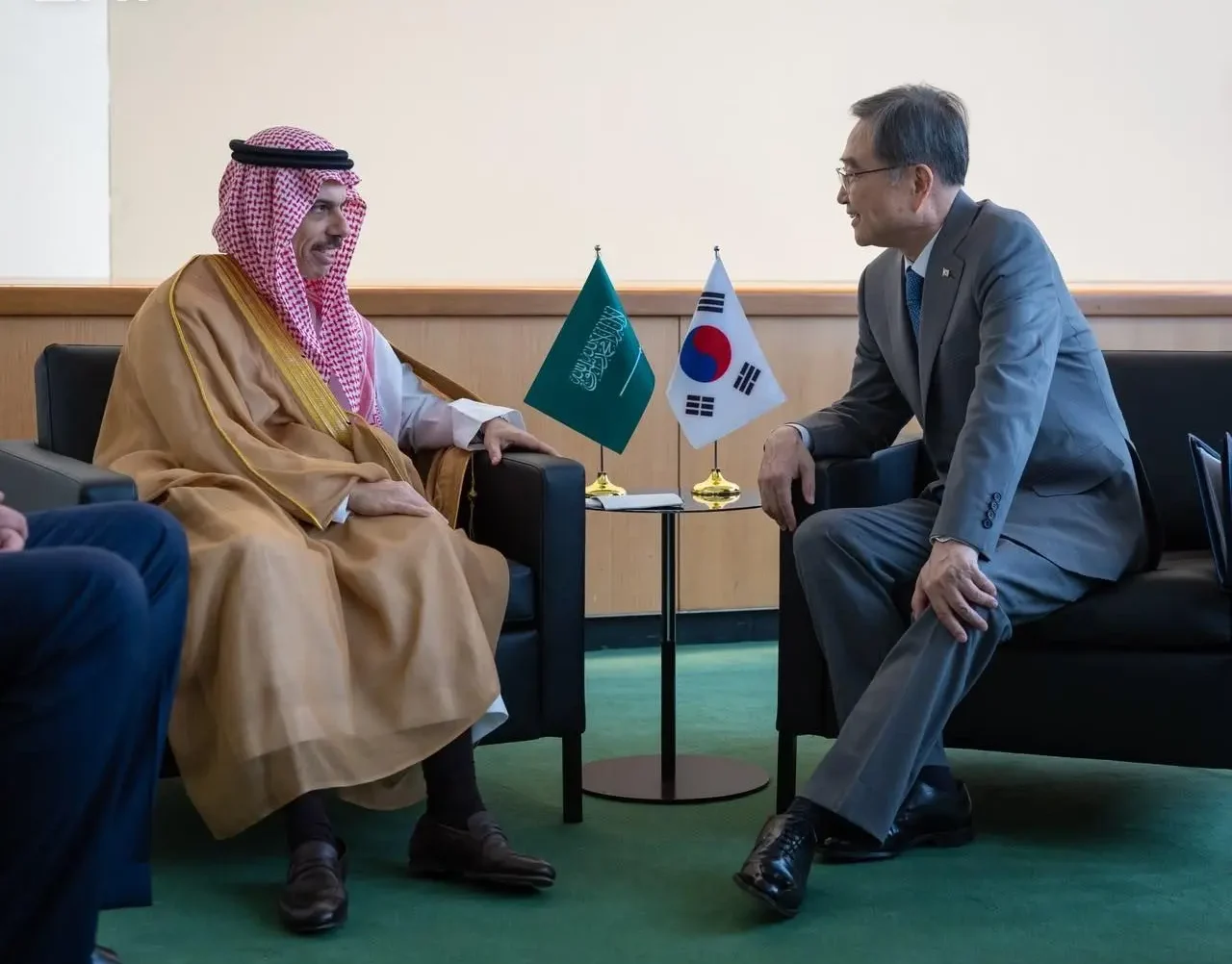 السعودية وكوريا تستعرضان العلاقات الثنائية وسبل دعمها وتطويرها