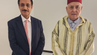 السفير الأصبحي يبحث مع مدير الخزانة الملكية للمخطوطات المغربية تعزيز التعاون الثقافي