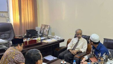 السفير البحسني يبحث مع القائم بأعمال السفير الأندونيسي لدى اليمن غير المقيم سبل تعزيز وتطوير العلاقات بين البلدين