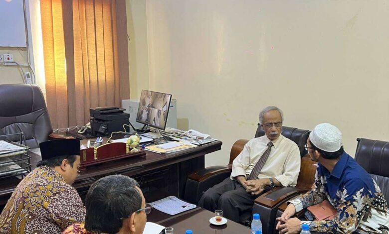 السفير البحسني يبحث مع القائم بأعمال السفير الأندونيسي لدى اليمن غير المقيم سبل تعزيز وتطوير العلاقات بين البلدين