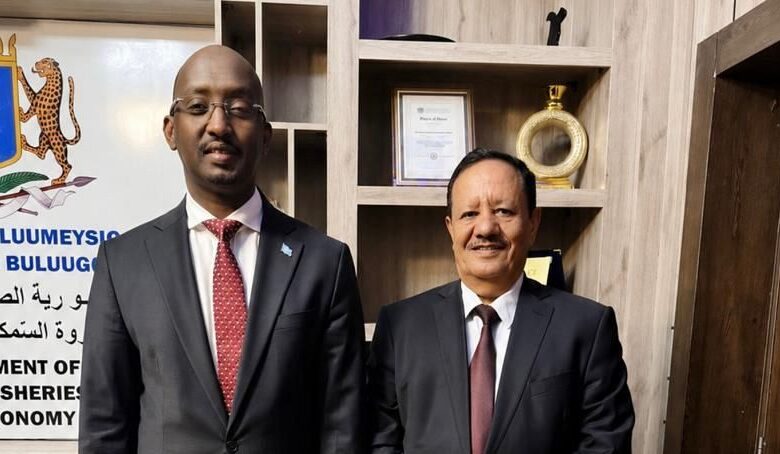السفير الحنق يبحث مع وزير الثروة السمكية الصومالي تعزيز التعاون بين البلدين