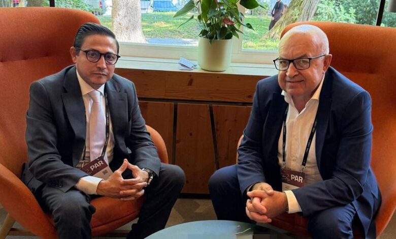 السفير هيثم شجاع الدين يطلع مسئول سلوفيني على مستجدات الاوضاع في اليمن