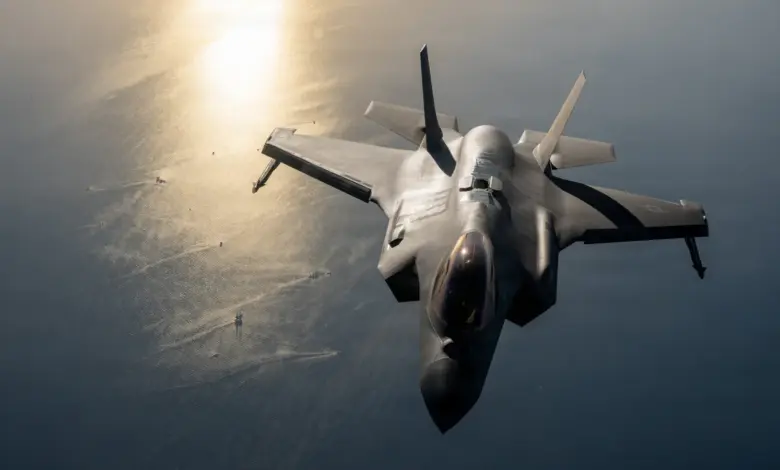 السلاح الأخطر فيها ليس صاروخًا.. ماذا ستضيف F-35 إلى قوة «صقور الجو» السعودية؟