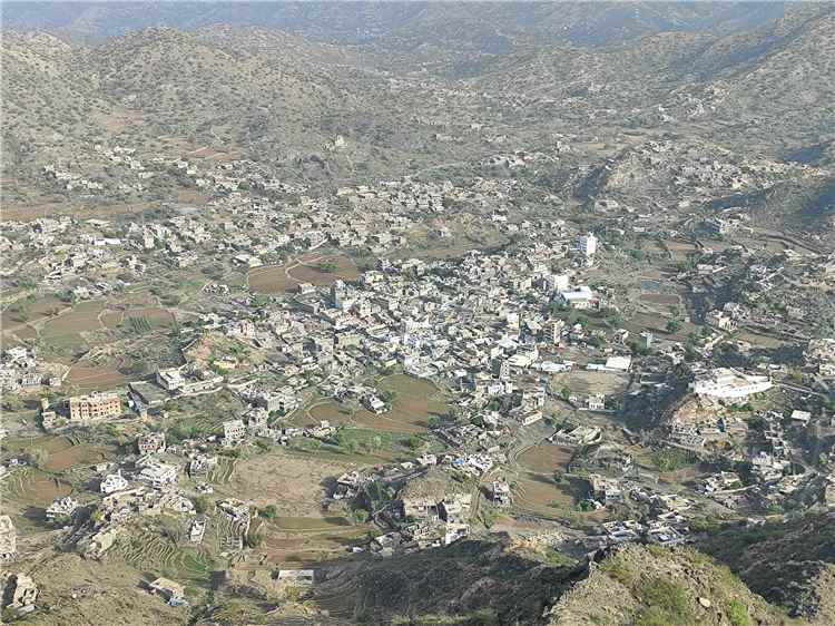 السلطة المحلية بيافع رُصُد تشرف على توزيع الغاز المنزلي وغاز السيارات وتحدد سعر الأسطوانة بـ10,500 ريال