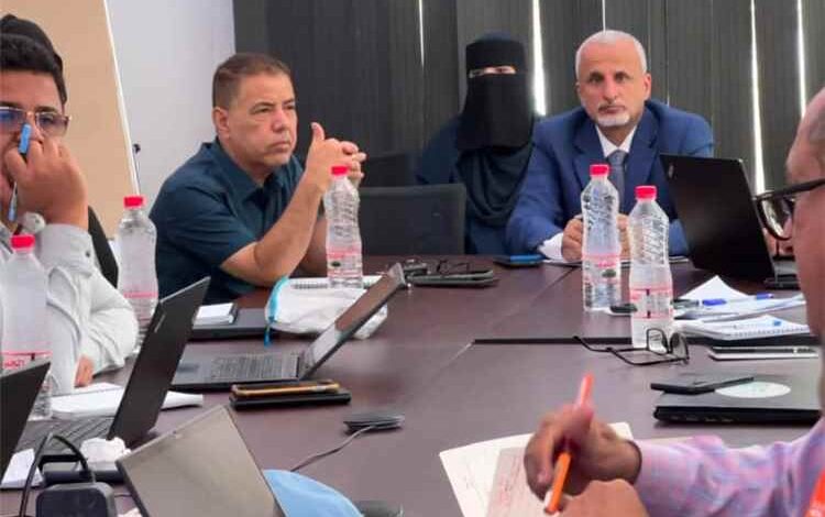 الشبحي يترأس اجتماعًا لمناقشة تأمين وإمدادات سلع الصحة الإنجابية بالعاصمة عدن