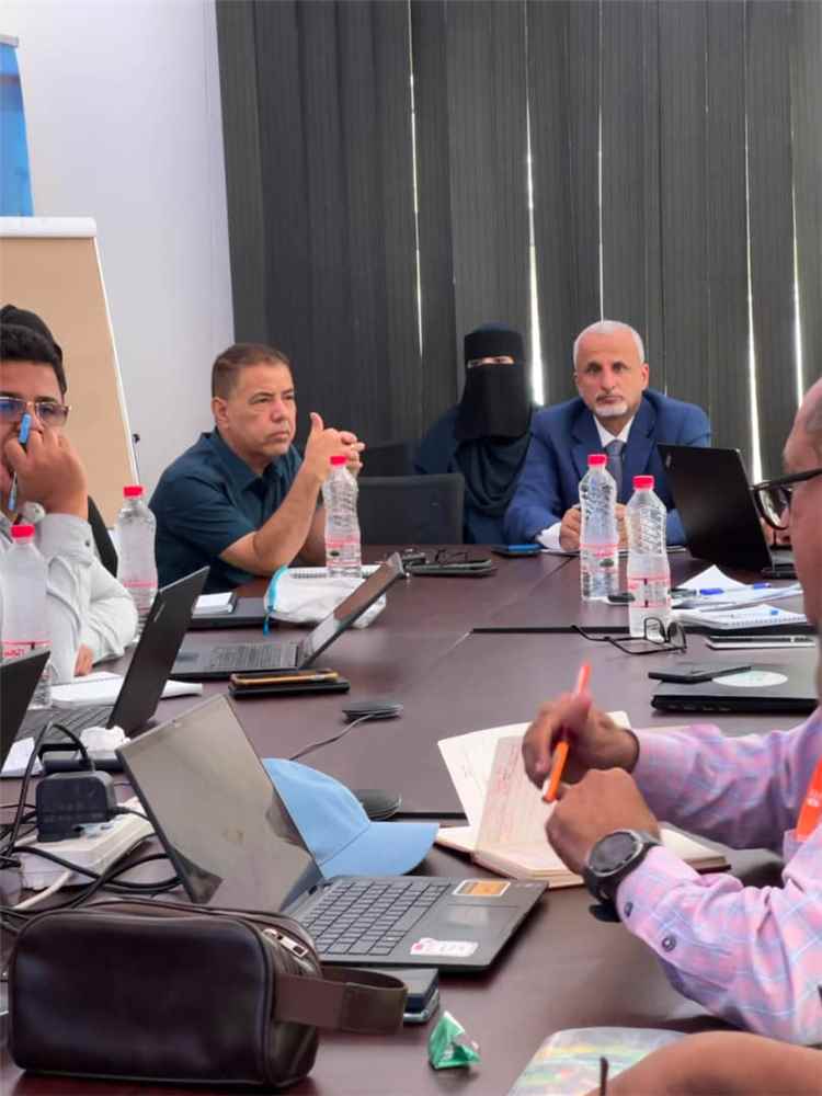 الشبحي يترأس اجتماعًا لمناقشة تأمين وإمدادات سلع الصحة الإنجابية بالعاصمة عدن