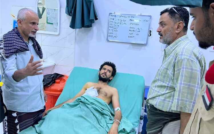 الشبحي يتفقد جرحى معركة الساحل ويؤكد: صحة الجرحى أولوية ورفع الجاهزية مسؤولية وطنية