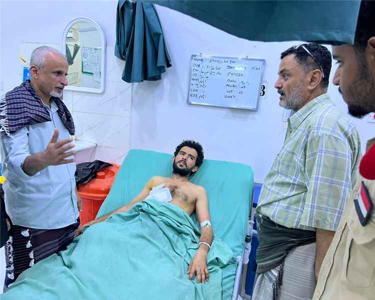 الشبحي يتفقد جرحى معركة الساحل ويؤكد: صحة الجرحى أولوية ورفع الجاهزية مسؤولية وطنية