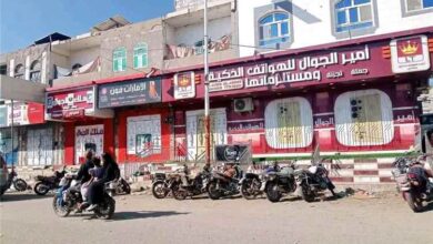 الضالع تشهد توترًا وفوضى وإغلاقًا للمحال والطرقات عقب حادثة مقتل ثلاثة من أبناء مديرية الأزارق