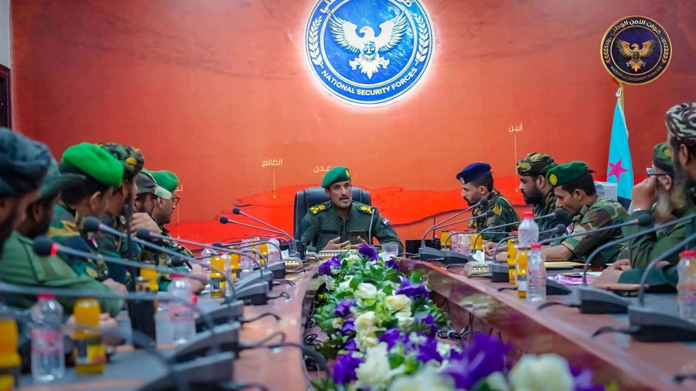 العميد الربيعي يترأس اجتماعا بمديري الإدارات العامة وقيادات الأمن الوطني بالمحافظات ويؤكد رفع الجاهزية لمواجهة التحديات الأمنية