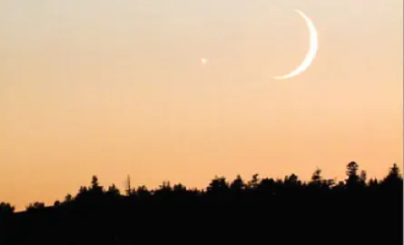 القمر يحجب كوكب الزهرة نهاراً في سماء المملكة غداً