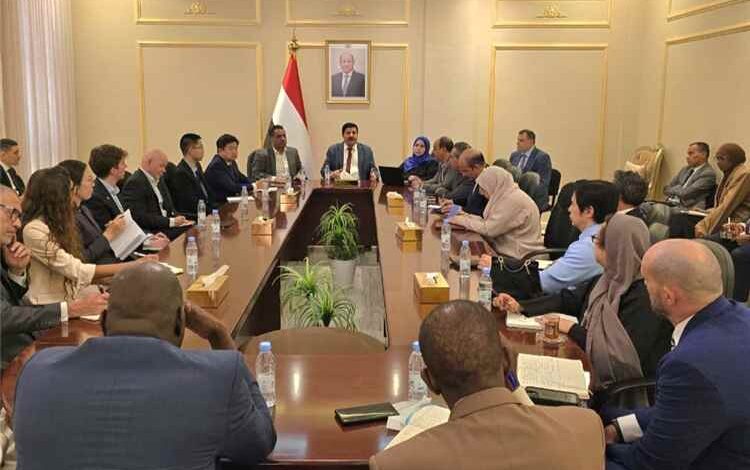 اللجنة الوطنية تستعرض مع السفراء والدبلوماسيين لدى اليمن تقريرها الرابع عشر وواقع انتهاكات حقوق الإنسان