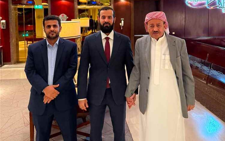 اللواء دكتور مختار الرباش محافظ أبين يلتقي عضو مجلس الشورى الشيخ صالح عبدالله العزاني
