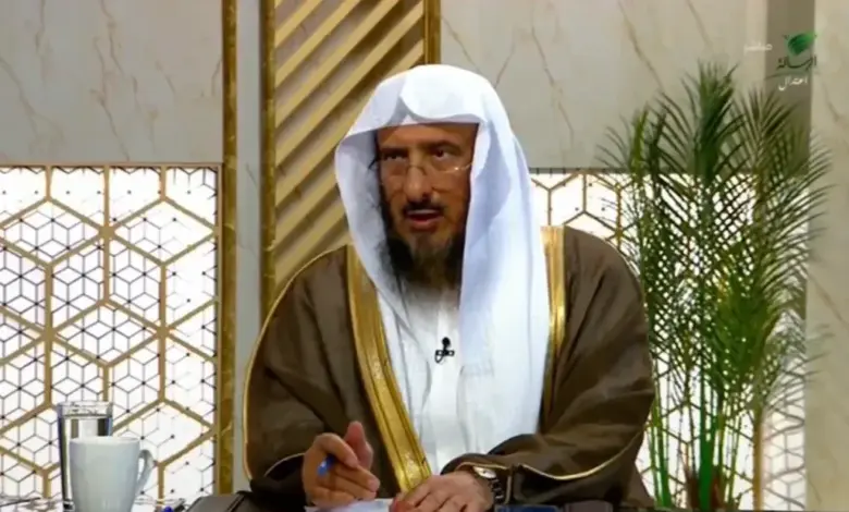 الماجد: راتب المرأة العاملة في الطيران لا يحرم بسبب السفر بلا محرم.. وفصّل حكم السفر عند الحاجة