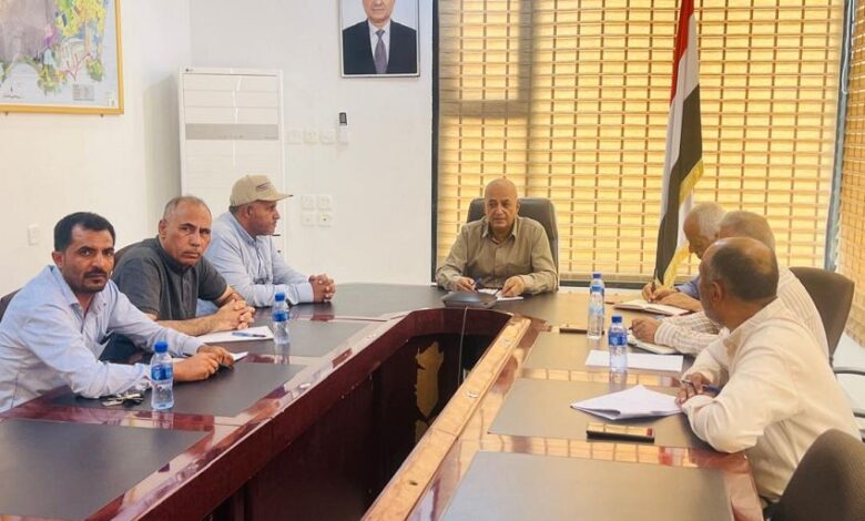 الوزير الشرجبي يناقش أوضاع مشاريع الصرف الصحي في سيئون وتريم