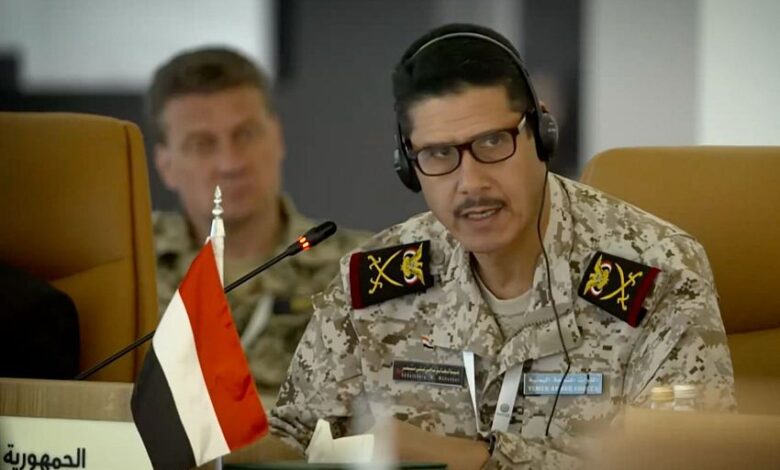 الوفد اليمني في التحالف البحري يدعو لتوحيد الجهود لمواجهة التهديدات التي تستهدف أمن الملاحة البحرية