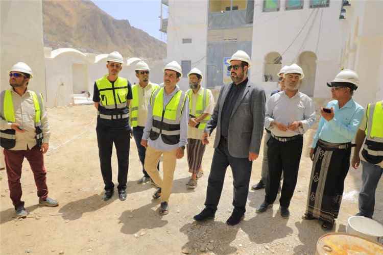 الوكيل الجهوري يطلع على سير أعمال صيانة وترميم قصر السلطان القعيطي بالمكلا