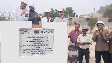 اليزيدي يضع حجر الأساس لمشروع بناء مركز التغذية العلاجية في المنصورة