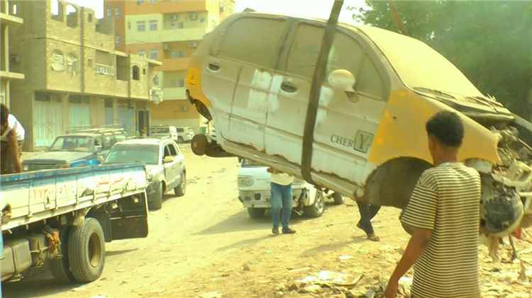 اليزيدي يطلق حملة لإزالة البناء العشوائي والعوائق وفتح وتسوية طريق محطة الوالي – مسجد عمر بن عبدالعزيز
