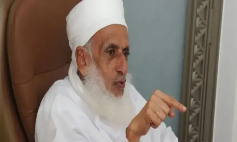 اليمن تستنكر تصريحات مفتي عُمان وتتهمه بمنح (غطاء معنوي) لجرائم الحوثي