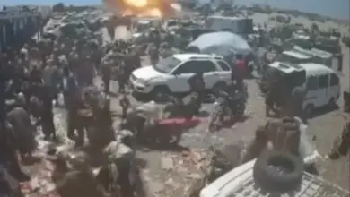 انتقامًا من هزائمها.. مليشيا الحوثي تستهدف سوقاً شعبياً في كهبوب بصاروخ باليستي