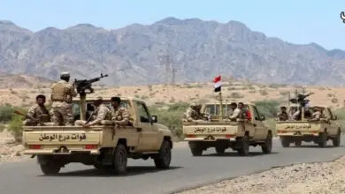 انسحاب قوات محور تعز .. قوات درع الوطن تدفع بتعزيزات عسكرية للدفاع عن التربة مع اقتراب الحوثي