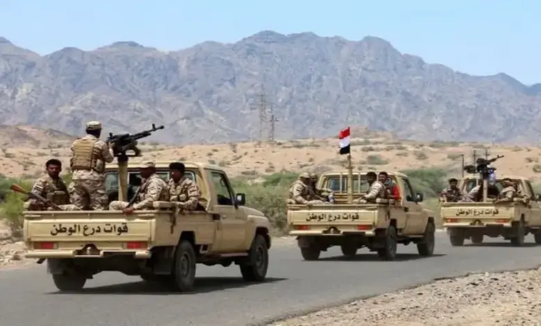انسحاب قوات محور تعز .. قوات درع الوطن تدفع بتعزيزات عسكرية للدفاع عن التربة مع اقتراب الحوثي