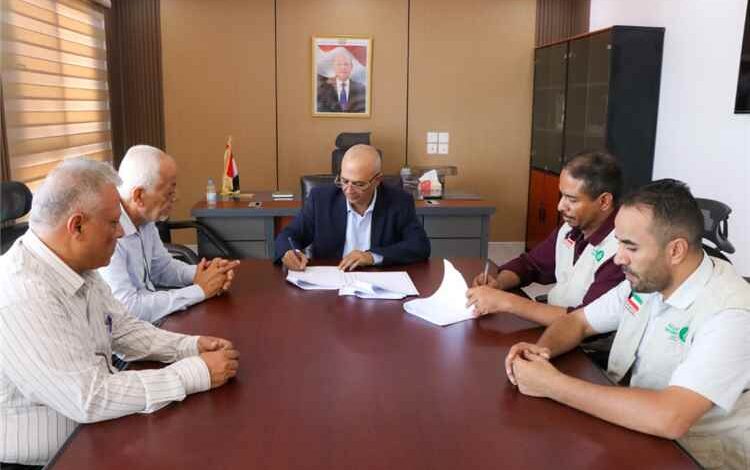 بتمويل كويتي.. الشرجبي يوقّع مشروعًا لتعزيز مياه الشرب في لحج وحضرموت