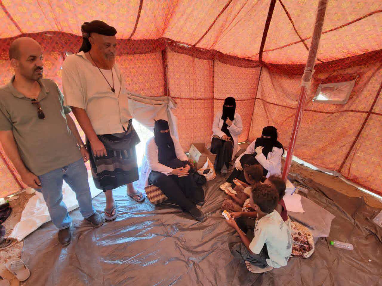 بتوجيهات الشعبي…صحة البريقة تتفقد أوضاع النازحين في مخيم عمران وتقدم الرعاية الطبية