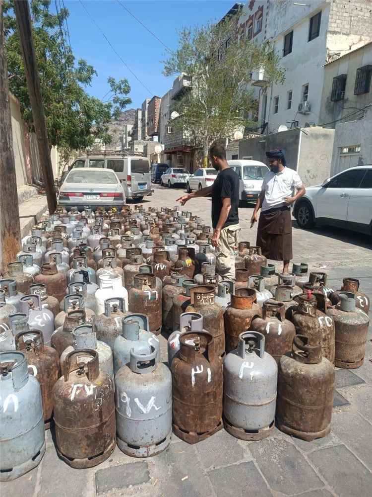 بتوجيهات مدير عام التواهي.. مسؤول توزيع الغاز المنزلي بالمديرية ينفذ حملة رقابية على موزعين والوكلاء بيع الغاز المنزلي