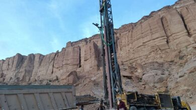 برعاية المحافظ بن الوزير.. تدشين أعمال حفر بئر ارتوازية لمشروع مياه المحضرة والمناطق المجاورة