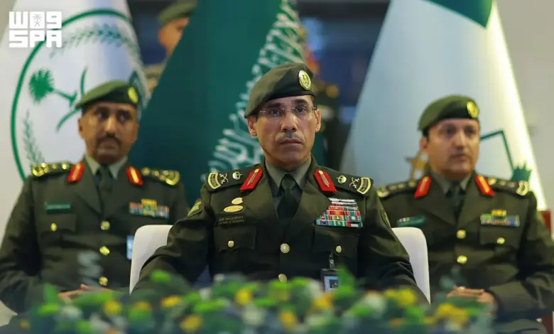 برعاية وزير الداخلية.. تخريج 648 خريجاً من الدورة التأهيلية للفرد الأساسي الـ49 بالجوازات